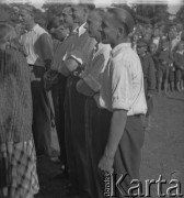 Po 1945, Mrozy, woj. warszawskie, Polska.
Mieszkańcy wsi biorą udział w Dożynkach. 
Fot. Jerzy Konrad Maciejewski, zbiory Ośrodka KARTA
