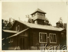 Lata 30., Polska.
Drewniany budynek, w którym znajduje się strażnica Korpusu Ochrony Pogranicza.
Fot. Jerzy Konrad Maciejewski, zbiory Ośrodka KARTA