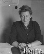 Po 1945, Polska.
Krystyna Żywulska (Zofia Landau), polska pisarka, autorka tekstów piosenek i graficzka. Autorka wspomnień „Przeżyłam Oświęcim”.
Fot. Jerzy Konrad Maciejewski, zbiory Ośrodka KARTA