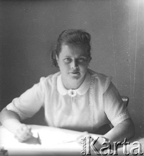 Po 1952, Warszawa, Polska.
Władysława Piechowska, dziennikarka gazety „Gromada-Rolnik Polski”.
Fot. Jerzy Konrad Maciejewski, zbiory Ośrodka KARTA