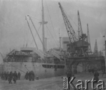 Lipiec 1946, Edynburg, Szkocja, Wielka Brytania.
Statek MS Sobieski w porcie Leith przed wypłynięciem do Polski. Na jego pokładzie czekają żołnierze Polskich Sił Zbrojnych na Zachodzie na powrót do Polski.
Fot. Jerzy Konrad Maciejewski, zbiory Ośrodka KARTA