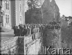 Styczeń 1940, Bressuire, Francja.
Żołnierze 5 Małopolskiego Pułku Strzelców Pieszych 2. Dywizji Strzelców Pieszych zwiedzają miejscowy zamek.
Fot. Jerzy Konrad Maciejewski, zbiory Ośrodka KARTA