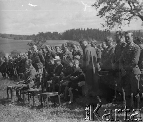 Lato 1940, Weier im Emmental, Szwajcaria.
Żołnierze 2. Dywizji Strzelców Pieszych, internowani w Szwajcarii, uczestniczą we mszy polowej.
Fot. Jerzy Konrad Maciejewski, zbiory Ośrodka KARTA