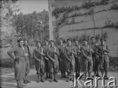 Wiosna 1940, La Maucarriere, Francja.
Warta żołnierzy 5 Małopolskiego Pułku Strzelców Pieszych 2. Dywizji Strzelców Pieszych.
Fot. Jerzy Konrad Maciejewski, zbiory Ośrodka KARTA