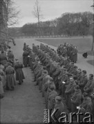 17.03.1940, La Maucarriere, Francja.
Żołnierze 5 Małopolskiego Pułku Strzelców Pieszych z 2. Dywizji Strzelców Pieszych podczas nabożeństwa w Niedzielę Palmową.
Fot. Jerzy Konrad Maciejewski, zbiory Ośrodka KARTA