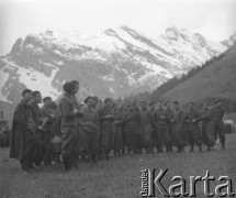 Czerwiec 1940, Mürren, Szwajcaria. 
Polscy żołnierze z 2. Dywizji Strzelców Pieszych pozują na tle Alp.
Fot. Jerzy Konrad Maciejewski, zbiory Ośrodka KARTA