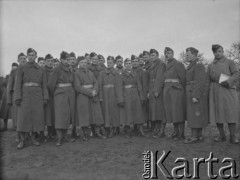 Luty 1940, Assais-les-Jumeaux, Francja.
Wspólne zdjęcie podoficerów 5 Małopolskiego Pułku Strzelców Pieszych 2. Dywizji Strzelców Pieszych.
Fot. Jerzy Konrad Maciejewski, zbiory Ośrodka KARTA