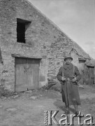 Wiosna 1940, La Maucarriere, Francja.
Żołnierz z 2. Dywizji Strzelców Pieszych podczas służby na posterunku.
 Fot. Jerzy Konrad Maciejewski, zbiory Ośrodka KARTA
