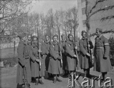 Wiosna 1940, La Maucarriere, Francja.
Żołnierze 2. Dywizji Strzelców Pieszych pełnią wartę. 
Fot. Jerzy Konrad Maciejewski, zbiory Ośrodka KARTA
