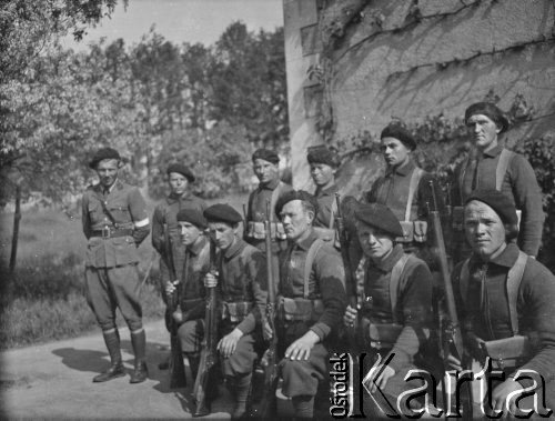 Wiosna 1940, La Maucarriere, Francja.
Żołnierze 2. Dywizji Strzelców Pieszych podczas warty.
Fot. Jerzy Konrad Maciejewski, zbiory Ośrodka KARTA

