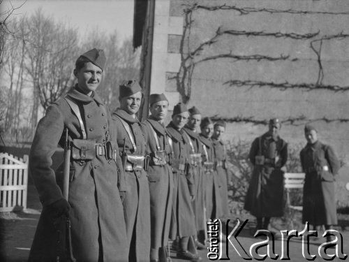 Wiosna 1940, La Maucarriere, Francja.
Żołnierze 2. Dywizji Strzelców Pieszych na warcie.
Fot. Jerzy Konrad Maciejewski, zbiory Ośrodka KARTA
