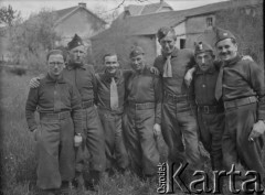 Wiosna 1940, La Maucarriere, Francja.
Żołnierze 2. Dywizji Strzelców Pieszych podczas spaceru po okolicy miejsca, gdzie stacjonuje armia polska. 
Fot. Jerzy Konrad Maciejewski, zbiory Ośrodka KARTA
