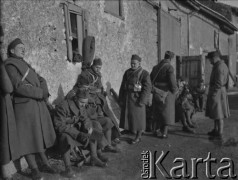 Po 26.01.1940, Thénezay, Francja.
Żołnierze 2. Dywizji Strzelców Pieszych podczas odpoczynku. 
Fot. Jerzy Konrad Maciejewski, zbiory Ośrodka KARTA
