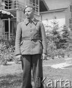 Wiosna 1941, Nidau, Szwajcaria.
Internowany żołnierz z 2. Dywizji Strzelców Pieszych odwiedza pracującego u szwajcarskiej rodziny sierż. Jerzego Konrada Maciejewskiego.
Fot. Jerzy Konrad Maciejewski, zbiory Ośrodka KARTA