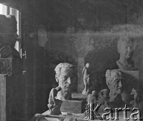 1940, Moospinte, Szwajcaria.
Rzeźby wykonane przez internowanego żołnierza 2. Dywizji Strzelców Pieszych pchor. Zygmunta Stankiewicza.
Fot. Jerzy Konrad Maciejewski, zbiory Ośrodka KARTA