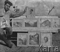 1940, Moospinte, Szwajcaria.
Prawdopodobnie żołnierz-malarz podchorąży Jan Fortuna pokazuje swoje obrazy.
Fot. Jerzy Konrad Maciejewski, zbiory Ośrodka KARTA