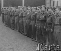 3.05.1946, Lille, Francja.
Rocznica uchwalenia Konstytucji 3 maja. Zbiórka polskich żołnierzy, którzy biorą udział w uroczystościach.
Fot. Jerzy Konrad Maciejewski, zbiory Ośrodka KARTA