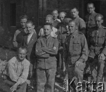 1941, Büren an der Aare, Szwajcaria.
Internowani Polacy z 2. Dywizji Strzelców Pieszych pozują do wspólnego zdjęcia.
Fot. Jerzy Konrad Maciejewski, zbiory Ośrodka KARTA
