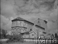 Po 29.05.1940, Vicherey, Francja.
Przebudowana kaplica dawnego zamku, w którym znajduje się kościół świętego Remigiusza (fr. Église Saint-Remy).
Fot. Jerzy Konrad Maciejewski, zbiory Ośrodka KARTA