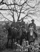 Po 29.05.1940, Vicherey, Francja.
Żołnierze 2. Dywizji Strzelców Pieszych na przejażdżce konnej po okolicy.
Fot. Jerzy Konrad Maciejewski, zbiory Ośrodka KARTA