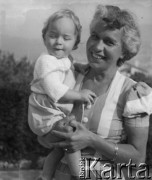Lata 40., Evilard, Szwajcaria.
Gertruda Frey z dzieckiem.
Fot. Jerzy Konrad Maciejewski, zbiory Ośrodka KARTA