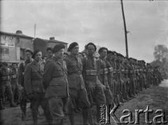 3.05.1940, Airvault, Francja.
Żołnierze 2. Dywizji Strzelców Pieszych uczestniczą we mszy św. polowej, zorganizowanej w dniu rocznicy uchwalenia Konstytucji 3 maja.
Fot. Jerzy Konrad Maciejewski, zbiory Ośrodka KARTA