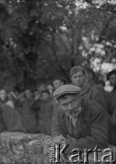 3.05.1940, Airvault, Francja.
Okoliczni mieszkańcy oglądają żołnierzy 2. Dywizji Strzelców Pieszych biorących udział w uroczystości związanej ze rocznicą uchwalenia Konstytucji 3 maja.
Fot. Jerzy Konrad Maciejewski, zbiory Ośrodka KARTA