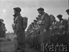 3.05.1940, Airvault, Francja.
Obchody rocznicy uchwalenia Konstytucji 3 maja. 2. Dywizja Strzelców Pieszych bierze udział we mszy św. polowej.
Fot. Jerzy Konrad Maciejewski, zbiory Ośrodka KARTA
