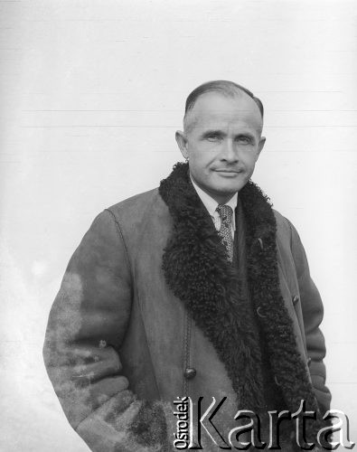 Po październiku 1939, Ocnita, Rumunia.
Sierż. Jerzy Konrad Maciejewski po przekroczeniu granicy polsko-rumuńskiej, gdzie został internowany. 
Fot. Jerzy Konrad Maciejewski, zbiory Ośrodka KARTA