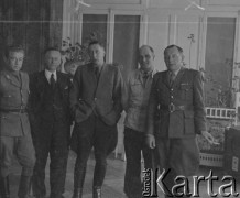 Lata 40., Leysin, Szwajcaria.
Oficerowie 2. Dywizji Strzelców Pieszych podczas spotkania.
Fot. Jerzy Konrad Maciejewski, zbiory Ośrodka KARTA
