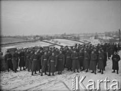 Po 15.01.1940, Parthenay, Francja.
Żołnierze 2. Dywizji Strzelców Pieszych podczas przerwy w marszu.
Fot. Jerzy Konrad Maciejewski, zbiory Ośrodka KARTA