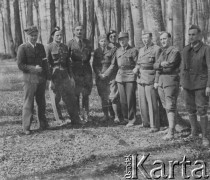 1940-1941, Münchenbuchsee, Szwajcaria.
Internowani żołnierze 2. Dywizji Strzelców Pieszych podczas ćwiczeń terenowych w lesie.
Fot. Jerzy Konrad Maciejewski, zbiory Ośrodka KARTA