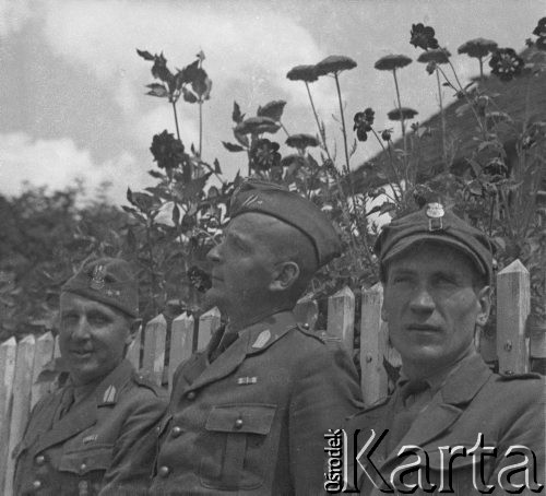 1940-1941, Münchenbuchsee, Szwajcaria.
Żołnierze-dziennikarze 