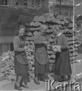 1940-1941, Münchenbuchsee, Szwajcaria.
Mieszkanki miejscowości, w której mieszkają internowani Polacy z 2. Dywizji Strzelców Pieszych.
Fot. Jerzy Konrad Maciejewski, zbiory Ośrodka KARTA
