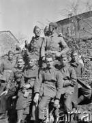 1940, Champeau, Francja.
Żołnierze z 2. Dywizji Strzelców Pieszych pozują do wspólnego zdjęcia.
Fot. Jerzy Konrad Maciejewski, zbiory Ośrodka KARTA