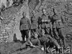 1940, Champeau, Francja.
Żołnierze 2. Dywizji Strzelców Pieszych pozują do pamiątkowego zdjęcia.
Fot. Jerzy Konrad Maciejewski, zbiory Ośrodka KARTA