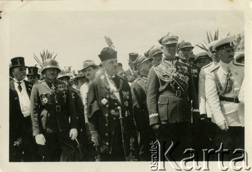 4.08.1935, Warna, Bułgaria.
Gen. Gustaw Orlicz-Dreszer (w pierwszym rzędzie stoi 2. z prawej) wraz z delegacją węgierską bierze udział w uroczystym otwarciu pomnika-mauzoleum ku czci króla polskiego i węgierskiego Władysława Warneńczyka. 
Fot. Jerzy Konrad Maciejewski, zbiory Ośrodka KARTA
