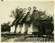 Prawdopodobnie wrzesień 1934, Równe, woj. wołyńskie, Polska.
Pawilon rolnictwa na Targach Wołyńskich, w którym wystawcy prezentują swoje produkty.
Fot. Jerzy Konrad Maciejewski, zbiory Ośrodka KARTA