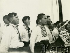 Prawdopodobnie wrzesień 1934, Równe, woj. wołyńskie, Polska.
Młodzież w strojach ludowych podczas dożynek na otwarciu Targów Wołyńskich.
Fot. Jerzy Konrad Maciejewski, zbiory Ośrodka KARTA
