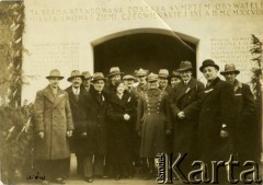1.06.1928, Lwów, Polska.
Delegacja podoficerska 19 Pułku Piechoty Odsieczy Lwowa 5 Dywizji Piechoty Wojska Polskiego II RP bierze udział w święcie pułkowym, zorganizowanym w garnizonie Lwów na Cytadeli.
Fot. Jerzy Konrad Maciejewski, zbiory Ośrodka KARTA
