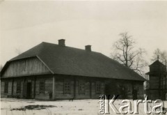1937-1939, Zułów, woj. wileńskie, Polska.
Budynek piekarni na terenie dawnego majątku Piłsudskich w Zułowie - miejscu urodzenia marszałka Józefa Piłsudskiego.
Fot. NN, zbiory Ośrodka KARTA, udostępniła Anna Kiljan