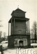 1937-1939, Zułów, woj. wileńskie, Polska.
Budynek wędzarni w dawnym majątku Piłsudskich -  miejscu urodzenia marszałka Józefa Piłsudskiego.
Fot. NN, zbiory Ośrodka KARTA, udostępniła Anna Kiljan