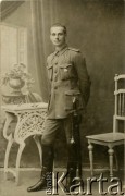1915, brak miejsca.
Jerzy Łukaszewicz, adept Goryjskiej Szkoły Chorążych na Kaukazie. W latach 1914-1915 służył w Legionie Puławskim.
Fot. NN, zbiory Ośrodka KARTA, przekazał Jan Rychter.