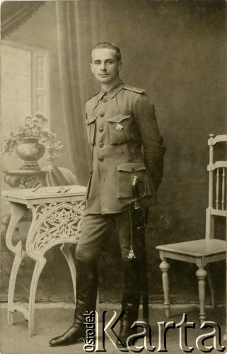 1915, brak miejsca.
Jerzy Łukaszewicz, adept Goryjskiej Szkoły Chorążych na Kaukazie. W latach 1914-1915 służył w Legionie Puławskim.
Fot. NN, zbiory Ośrodka KARTA, przekazał Jan Rychter.