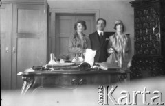 25.03.1929, Lwów, Polska. 
Stach, Maryla, Lila.
Fot. Anna Wielowieyska, udostępniła Maria Wielowieyska, reprodukcje cyfrowe w  Bibliotece Polskiej im. Ignacego Domeyki w Buenos Aires (Biblioteca Polaca Ignacio Domeyko) i w Ośrodku KARTA w Warszawie
