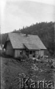 24.09.1933, Duszatyn, Polska.
Leśniczówka.
Fot. Anna Wielowieyska, udostępniła Maria Wielowieyska, reprodukcje cyfrowe w  Bibliotece Polskiej im. Ignacego Domeyki w Buenos Aires (Biblioteca Polaca Ignacio Domeyko) i w Ośrodku KARTA w Warszawie
