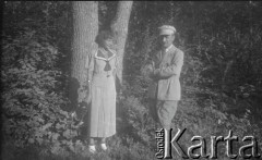 29.06.1936, okolice Drohiczówki, Polska.
Jola i Kazimierz Wielowieyski.
Fot. Anna Wielowieyska, udostępniła Maria Wielowieyska, reprodukcje cyfrowe w  Bibliotece Polskiej im. Ignacego Domeyki w Buenos Aires (Biblioteca Polaca Ignacio Domeyko) i w Ośrodku KARTA w Warszawie
