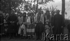 19.10.1936, Drohiczówka, Polska. 
Ślub Iwana Krawozuka.
Fot. Anna Wielowieyska, udostępniła Maria Wielowieyska, reprodukcje cyfrowe w  Bibliotece Polskiej im. Ignacego Domeyki w Buenos Aires (Biblioteca Polaca Ignacio Domeyko) i w Ośrodku KARTA w Warszawie
