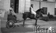 20.05.1928, Snopków, Polska.
Uczennice Głównej Szkoły Gospodarczej Żeńskiej.
Fot. Anna Wielowieyska, udostępniła Maria Wielowieyska, reprodukcje cyfrowe w  Bibliotece Polskiej im. Ignacego Domeyki w Buenos Aires (Biblioteca Polaca Ignacio Domeyko) i w Ośrodku KARTA w Warszawie
