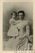 1900, Lwów, Polska.
Jadwiga Czartoryska z synem. 
Fot. NN, zbiory Marii Wielowieyskiej Petrikorich, reprodukcje cyfrowe w Bibliotece Polskiej im. Ignacego Domeyki w Buenos Aires (Biblioteca Polaca Ignacio Domeyko) i w Ośrodku KARTA w Warszawie 



